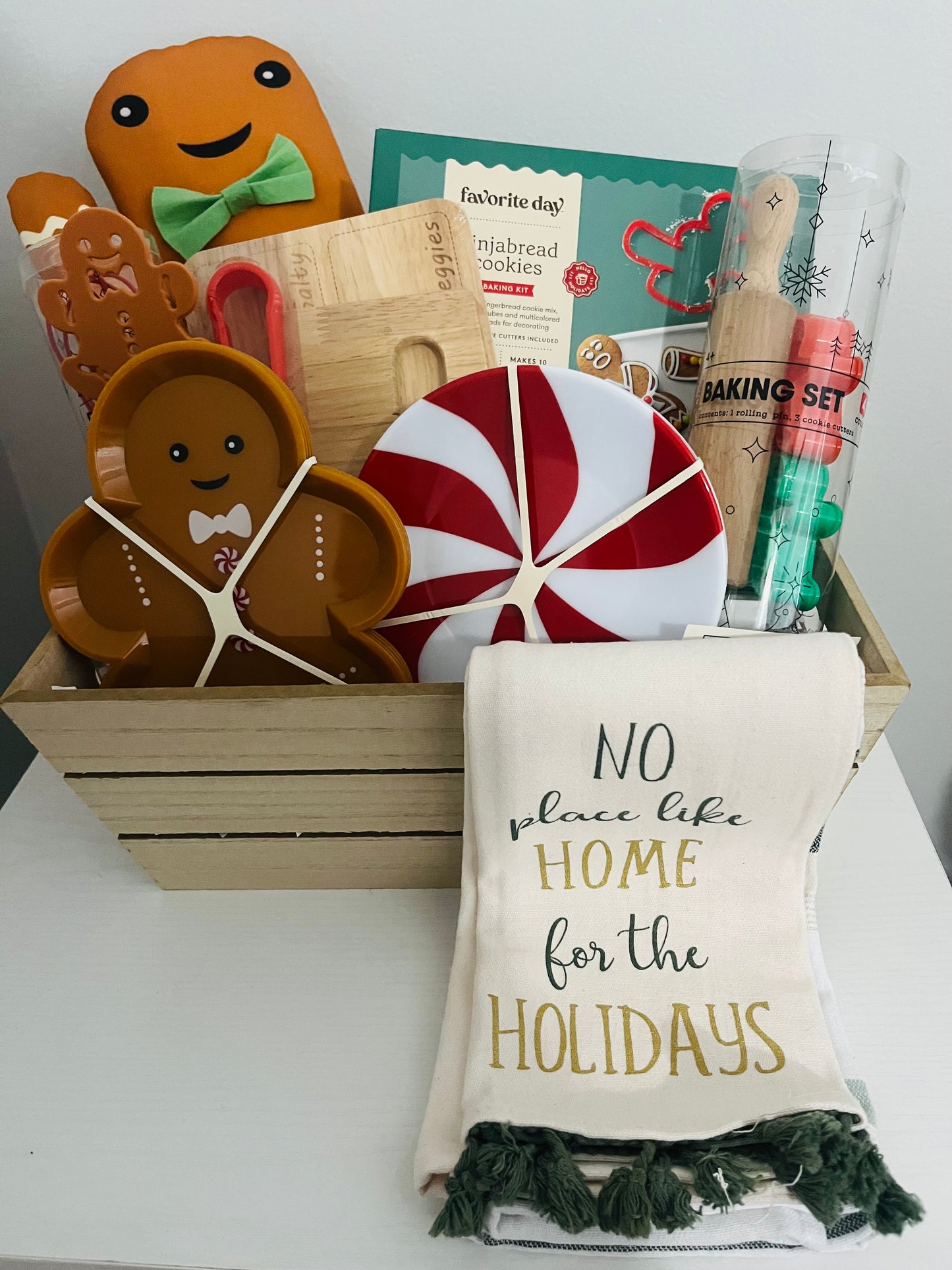 Gingerbread Holiday Basket